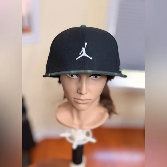 Gorgeous Pro Jordan SnapBack!!! - Picture 1 of 9